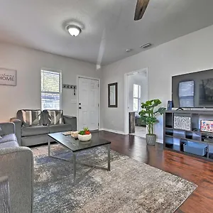  Holiday home Sun-dappled Oasis About 2 Mi To 7th Avenue!